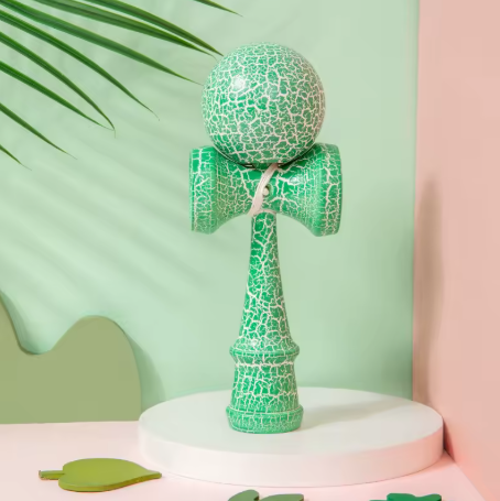 Kendama Green & White Fresh – Energie și Precizie în Fiecare Trick