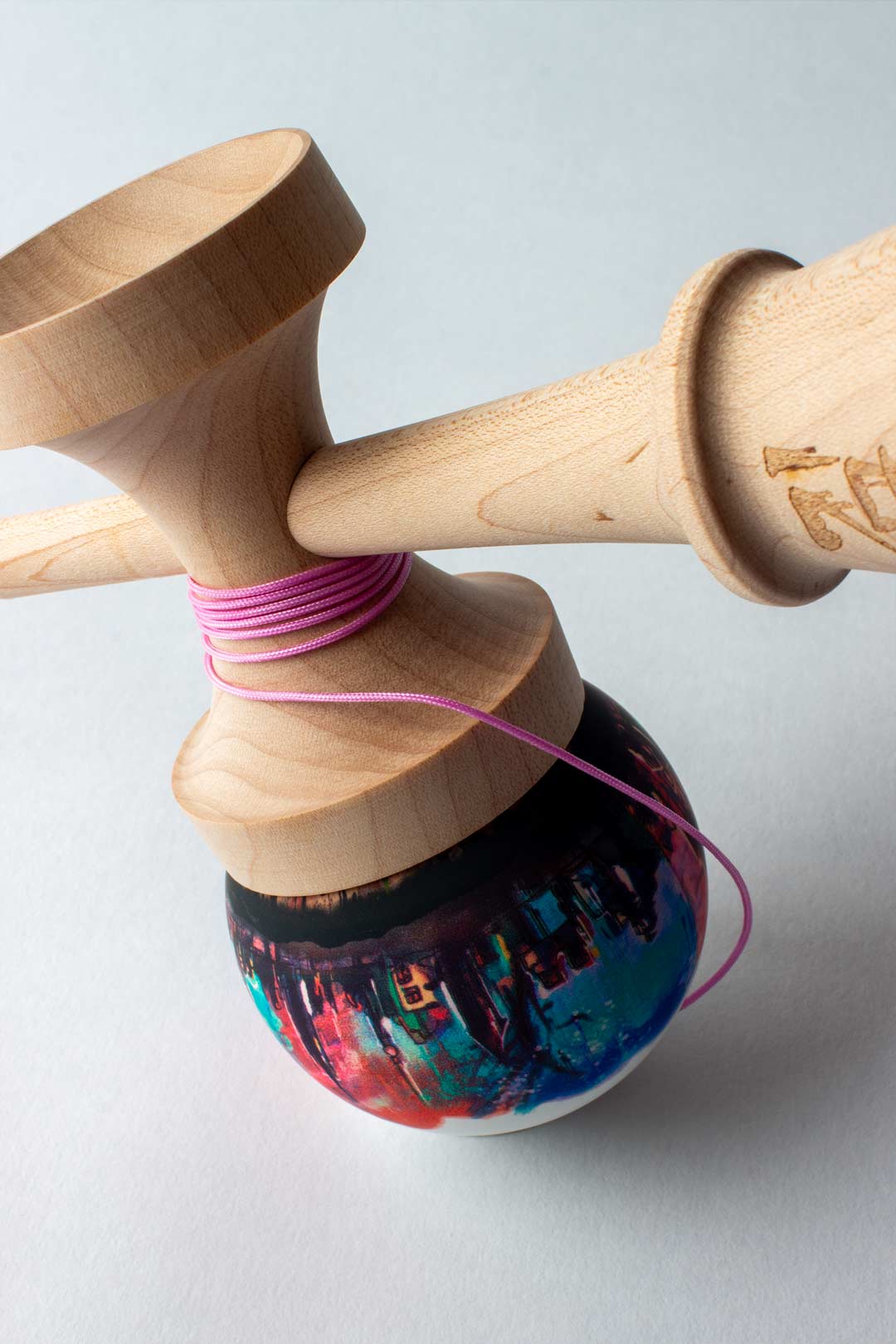 Kendama City Lights Edition – Artă, Skill și Energie Urbană