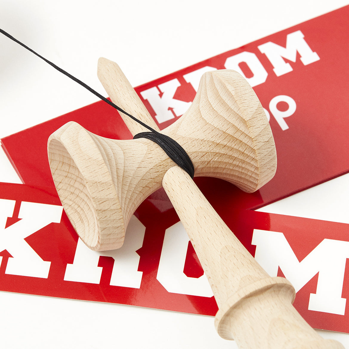 Kendama KROM POP Roșie – Originală, din lemn de calitate