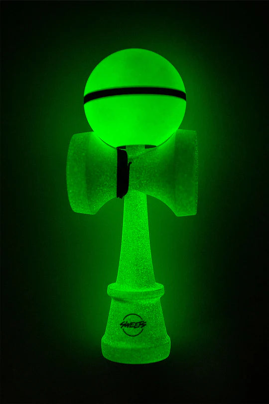 ✨ SWEETS GLOW GREEN – ANTI SKID 🌙💚 Kendama Fosforescentă